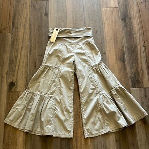 XCVI side tier palazzo wide cropped pants NWT Size S